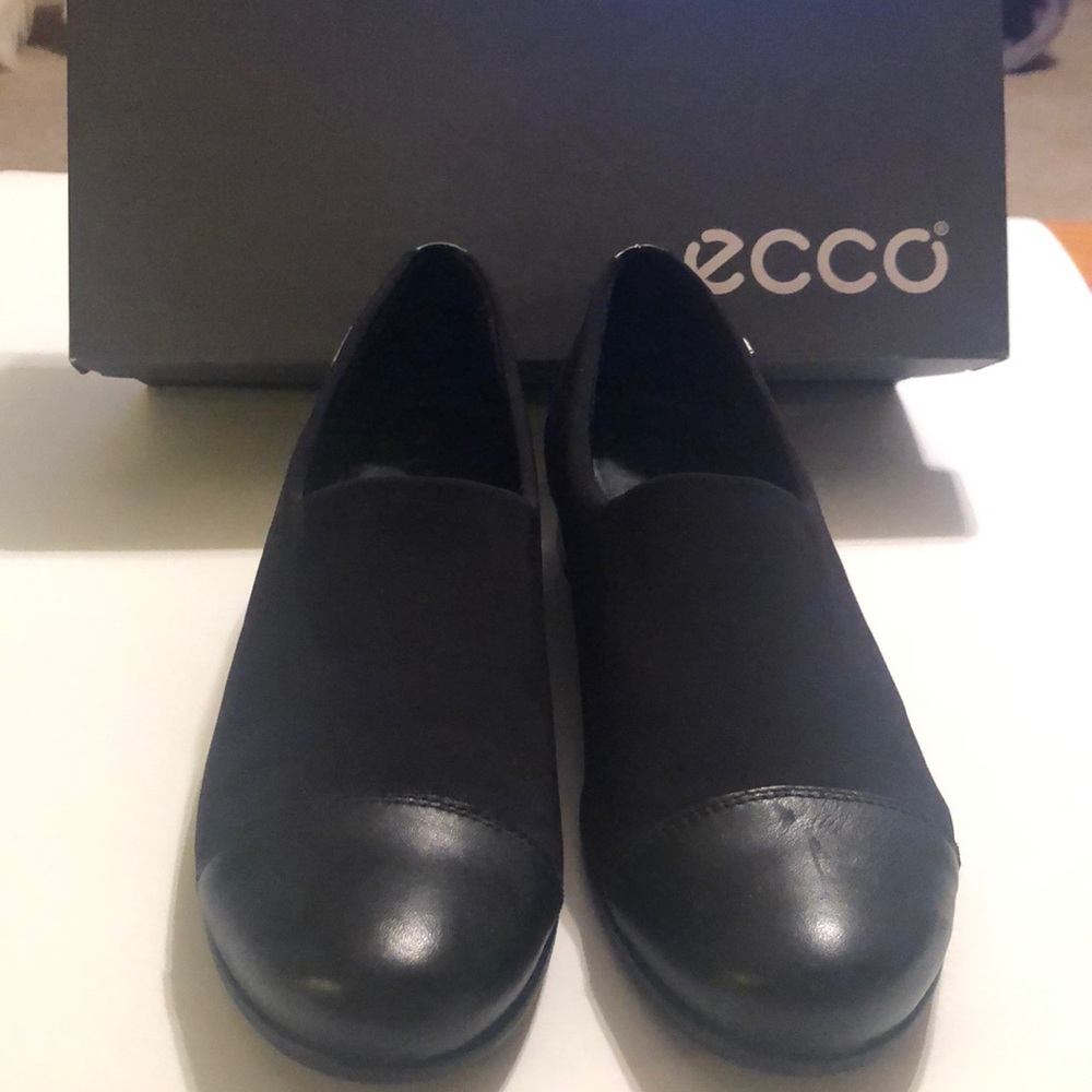 Black Ecco slip on shoes sz 8